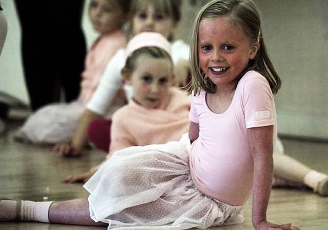 5летняя жительница Британии Аннабель Уайтхаус меняет кожу 14 раз на день