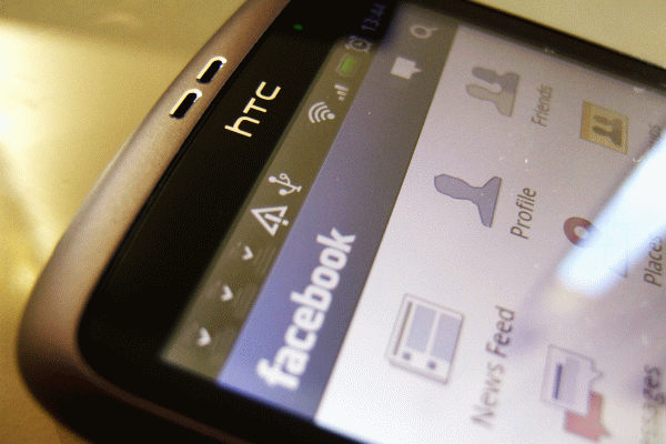 Facebook разрабатывает «социальный» смартфон