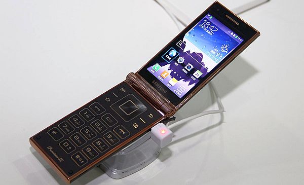 Свершилось: Samsung выпускает смартфоны-раскладушки SM-W2014